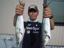 湯浅の磯　ショアジギングでツバス4尾の釣果…