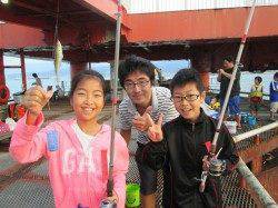 尼崎市立魚つり公園　サビキ大爆釣、二人でアジ400匹イワシ500匹！