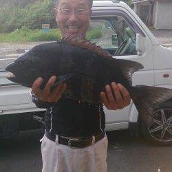 萩尾の磯　大イナヤでイシダイ56cm！