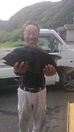 萩尾の磯　大イナヤでイシダイ56cm！