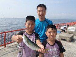 平磯海づり公園　ジグでツバスをゲット！