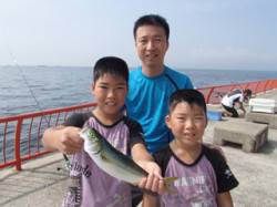 平磯海づり公園　ジグでツバスをゲット！