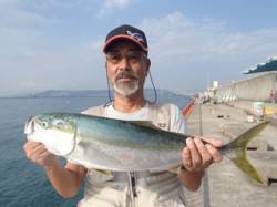 ノマセでメジロ62cm☆　平磯海づり公園