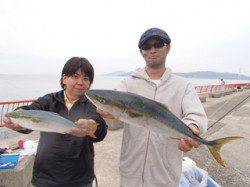 ペンシルベイトでメジロ63cm&ツバス37cm　平磯海づり公園