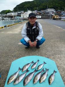 ヒラバエにて良型イサギ　小イサギはリリース…