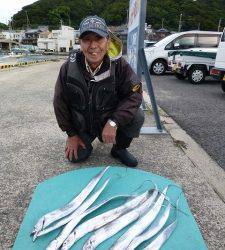 沖一文字内向きにて夜通し釣りでのタチウオ釣果