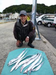 沖一文字内向きにて夜通し釣りでのタチウオ釣…