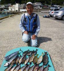 沖一文字内向きにて小イサギ・グレ・アイゴ・ゴマサバ・ソーダガツオ