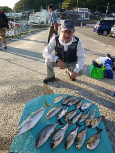 神谷沖一文字　ルアーでシイラ・タチウオ　カゴ釣りでイサギの釣果