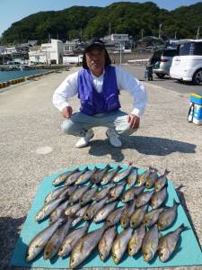 沖一文字外むきで良型イサギにマダイも釣れて…