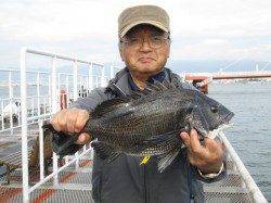 尼崎市立魚つり公園 ノマセ釣りでメジロなど 大物を狙うなら今が最適♪