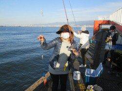 尼崎市立魚つり公園　フカセでグレ・チヌ・メッキ　イワシも回遊あります♪