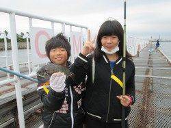 尼崎市立魚つり公園　今日もサヨリは絶好調！