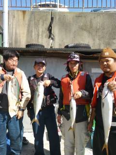 岸和田一文字　沖の北でメジロ・ハマチ、サヨ…