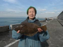 和歌山北港魚つり公園　ヒラメ38㎝をキャッ…