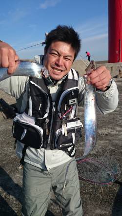 岸和田旧一文字 赤塔でタチウオなど　カワハ…