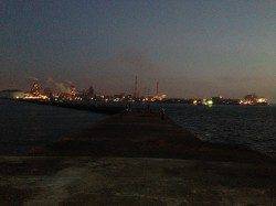 本荘ケーソン・白灯台にてタチウオ狙い　廻りが渋くアジのみでした…