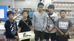 みなべ堺堤防　小学生５人組がガシラをゲット…