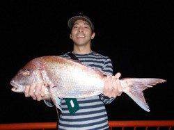 平磯海づり公園　ルアーでマダイ記録賞サイズの68cm！