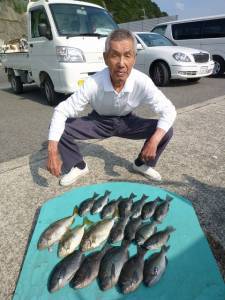 神谷一文字で小グレ・アイゴ　沖一文字内向き…