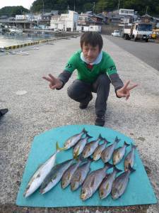 由良神谷の磯　ヒラバエでイサギ、ハマチ好釣…