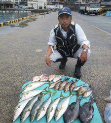 神谷一文字、ヒラバエにてカゴ釣りでイサギ、ハマチ好釣です