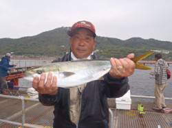 須磨海づり公園　ウキ流し釣りでメジロ63.…