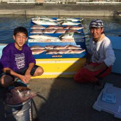 マリーナシティ海洋釣り堀　マダイ・メジロ爆…