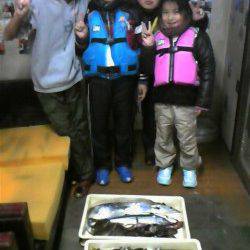 岸和田一文字　沖の北でヒラメ47cm&スズキ63cm　旧赤灯ではアジ大漁