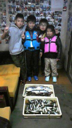 岸和田一文字　沖の北でヒラメ47cm&スズキ63cm　旧赤灯ではアジ大漁