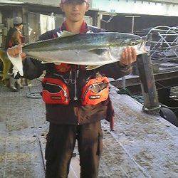 岸和田一文字　メジロ＆ブリの釣果