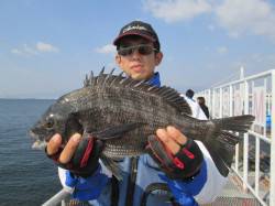 尼崎魚つり公園　フカセでチヌ43cm含め1…