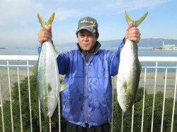 尼崎市立魚つり公園　水温16℃台、エビ撒き師の方々そろそろ出番です