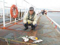 ノマセ好調の尼崎魚つり園　公園記録の97cm・12.2kgのスーパーメタボブリ