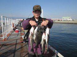 尼崎市立魚つり公園　エビ撒きにチャレンジしたいなら今ですよ！