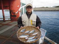 尼崎魚つり公園　早朝～昼にエビ撒きでセイゴ…