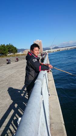 西宮でサヨリ釣り　9時半すぎから1時間半ぐ…