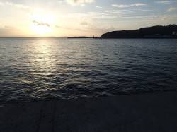 強風のため風裏をランガン　朝一の炬口漁港で…