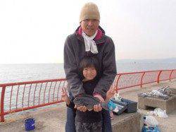 平磯海づり公園　グレ31cmをキャッチ