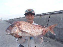 平磯海釣り公園　大型マダイ出てます☆　今回はウキ釣りで80cm