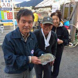 カゴ釣りでチヌGET！マリーナシティ海釣り公園
