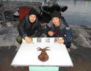 ヤエンでのアオリイカ釣果　黒島の筏で1.0…