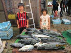 釣り堀でお見事！立派なシマアジです！