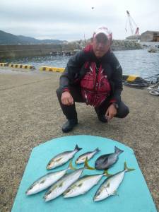 ヒラバエ 　カゴ釣りでハマチ狙えます