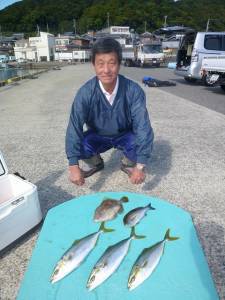 神谷一文字、ヒラバエでハマチのほかグレ・カワハギなど