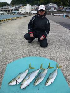 神谷一文字　かご釣りでハマチを4本