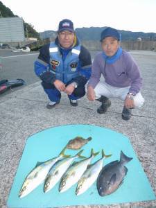 ヒラバエのカゴ釣りでグレ40cmなど☆　神…
