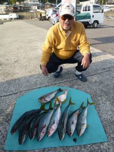 一文字でカゴ釣り　ハマチ・グレをはじめ色々…