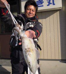 湯浅　広一文字でヤエン釣り、アオリイカ キロクラス出ました！