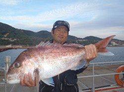 須磨海釣り公園　ウキ流し釣りでマダイ76cm